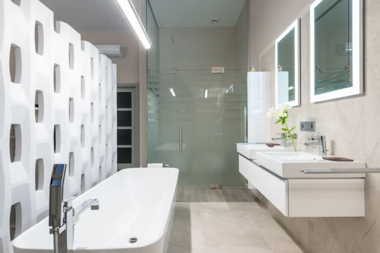 Modern bathroom with tile